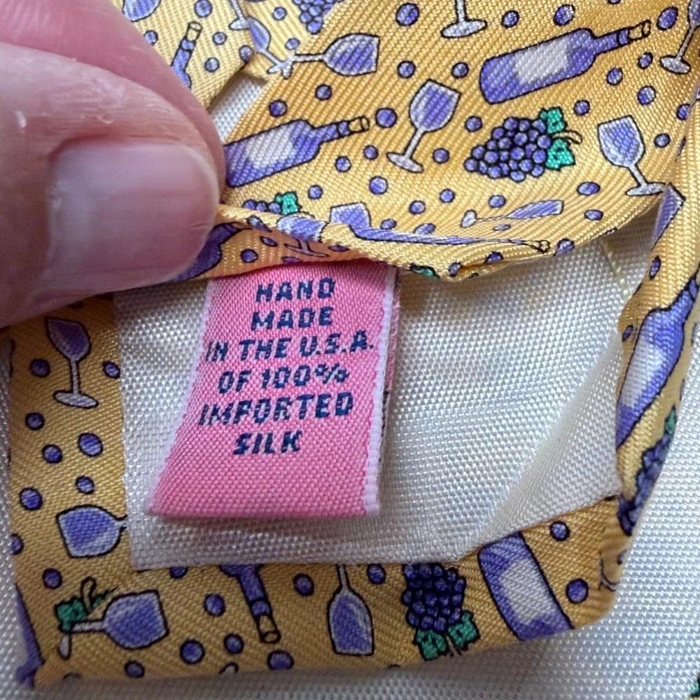 Vineyard Vines Silk Tie Mens Yellow Wine Bottle Grapes Preppy OS